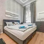 Exclusive Downtown With Ac 아파트